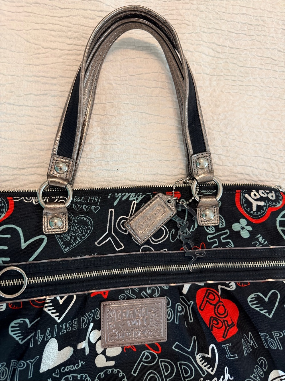 Coach Poppy Graffiti Glam Tote “I Am Poppy” Print Charm Shoulder Bag EUC - Picture 5 of 12